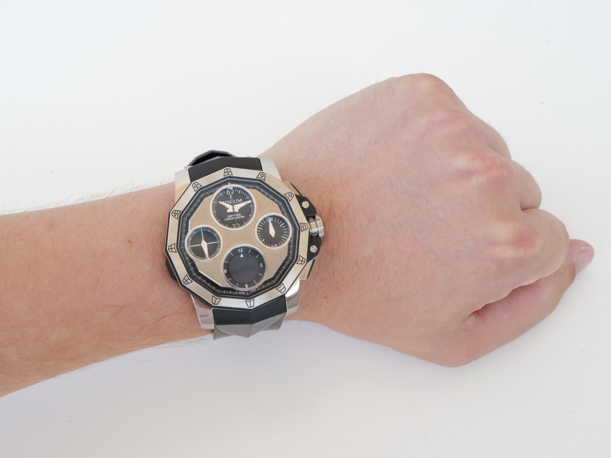 Швейцарские часы Corum Admirals Cup Seafender Titanium Split Second Chronograph