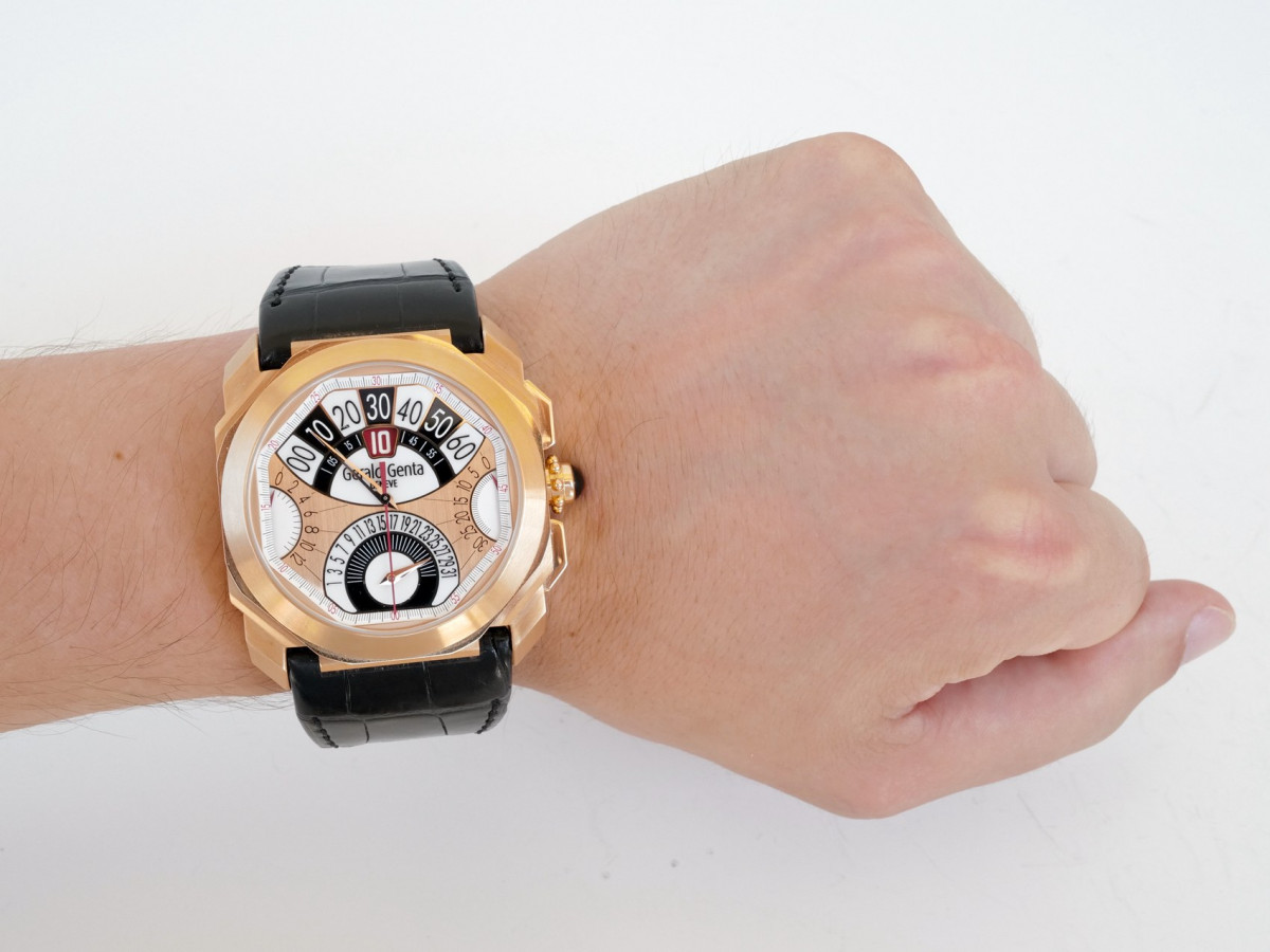 Швейцарський годинник Gerald Genta Octo Quatro Retro Chronograph Jumping Hour 18K Rose Gold