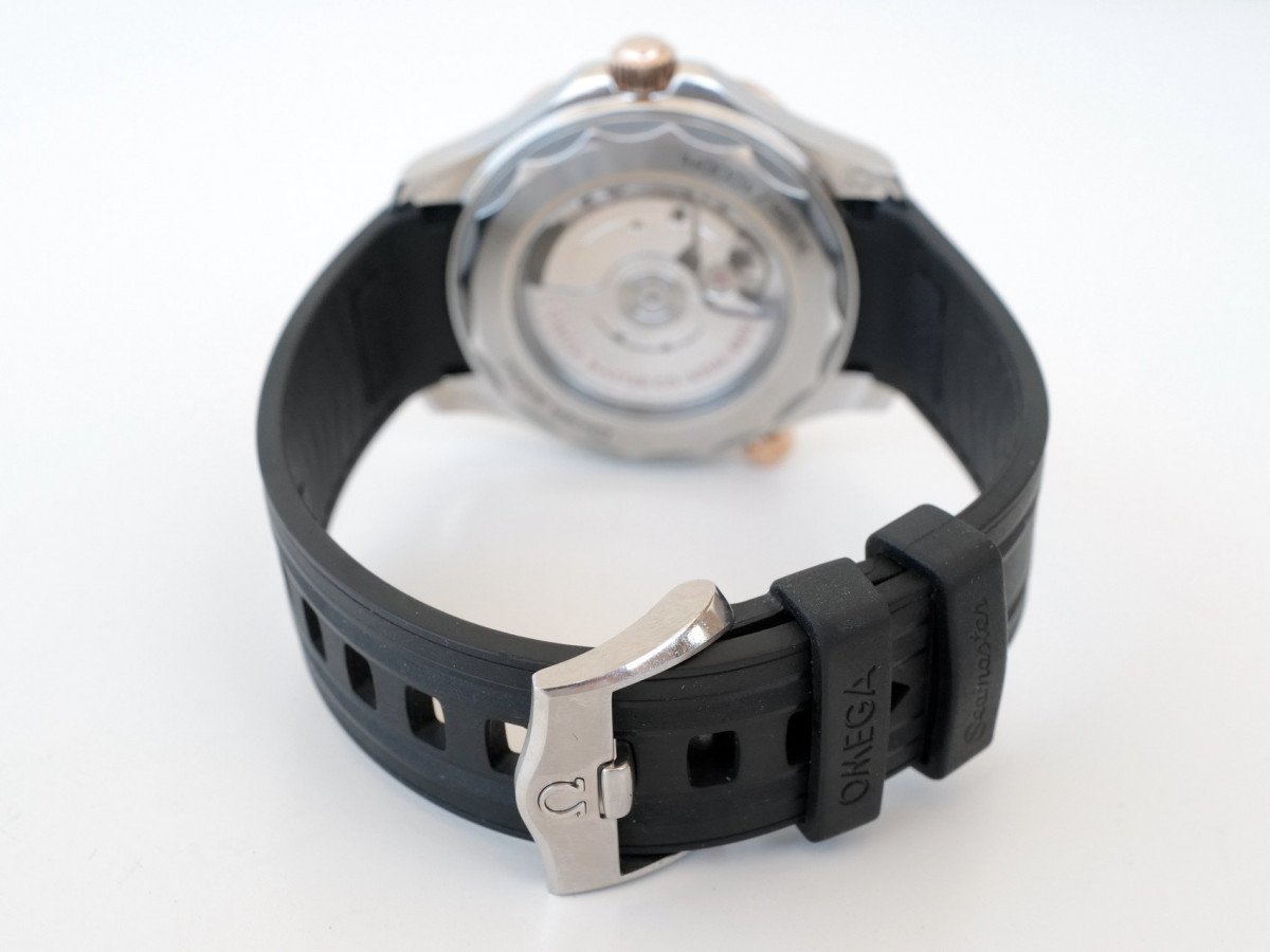 Швейцарские часы Omega Seamaster Diver 300m Co‑Axial Master Chronometer Gold Steel Black Rubber Strap 42 (2023)