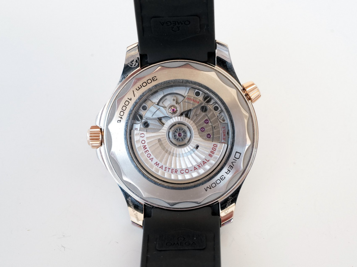 Швейцарские часы Omega Seamaster Diver 300m Co‑Axial Master Chronometer Gold Steel Black Rubber Strap 42 (2023)