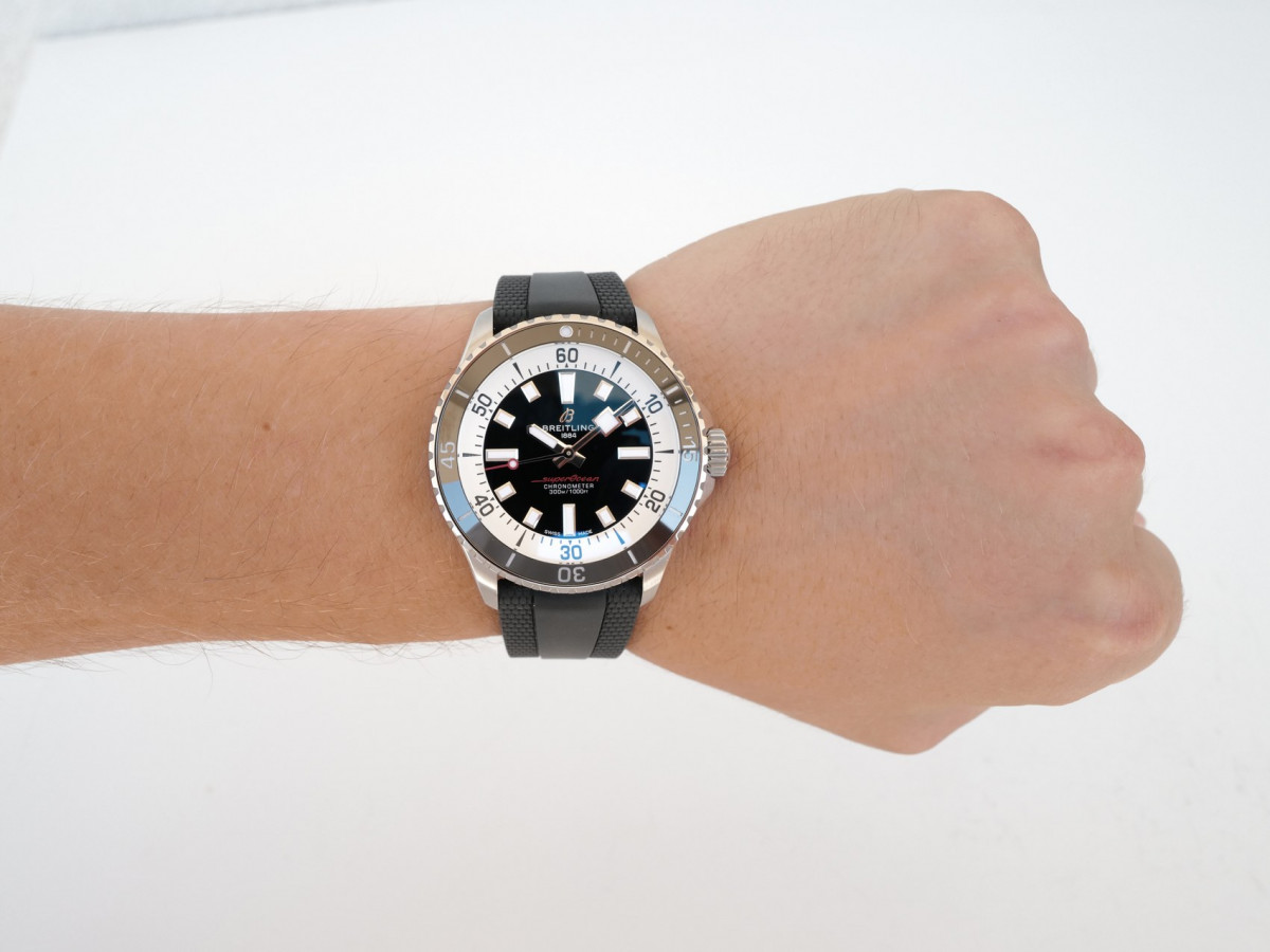 Швейцарський годинник Breitling Superocean Automatic 42