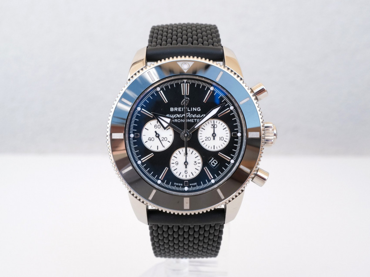 Швейцарские часы Breitling Superocean Heritage II B01 Chronograph 44 Panda Dial