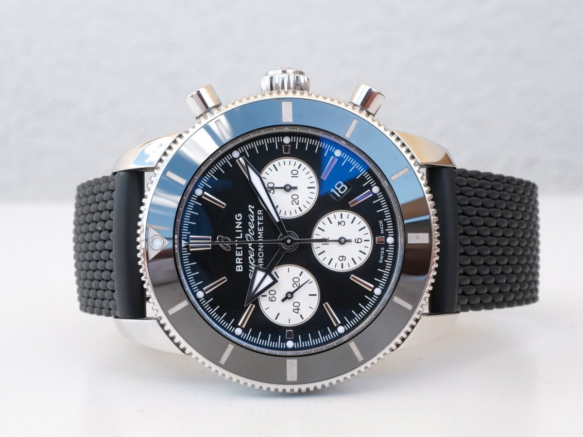 Швейцарские часы Breitling Superocean Heritage II B01 Chronograph 44 Panda Dial