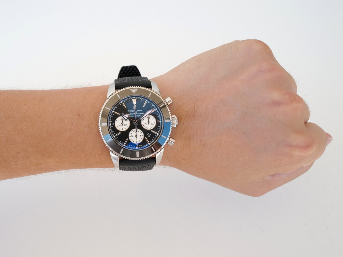 Швейцарские часы Breitling Superocean Heritage II B01 Chronograph 44 Panda Dial