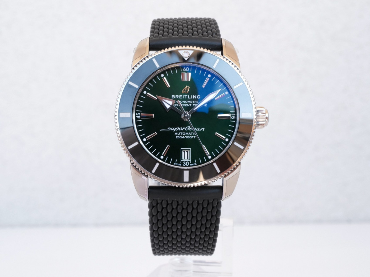 Швейцарские часы Breitling Superocean Heritage II B20 42mm Green Dial