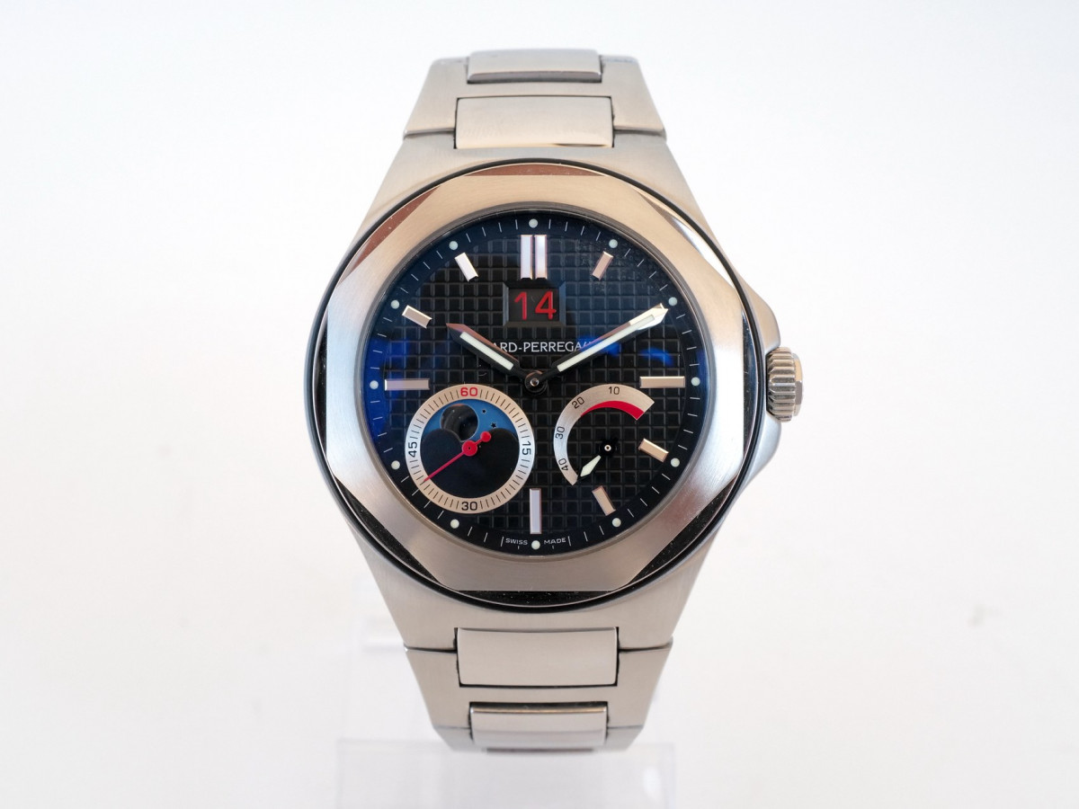 Швейцарские часы Girard-Perregaux Laureato Evo3 Large Date Moon Phases Power Reserve