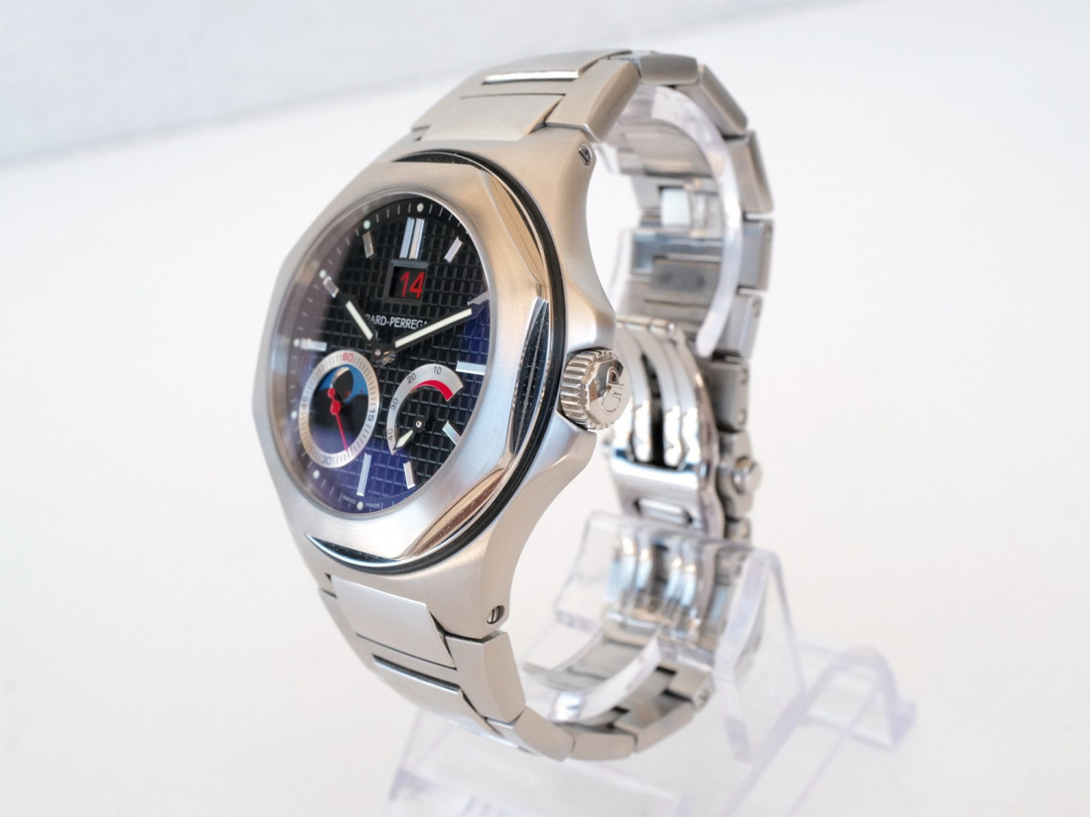 Швейцарские часы Girard-Perregaux Laureato Evo3 Large Date Moon Phases Power Reserve