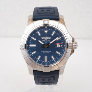 Швейцарський годинник Breitling Avenger Automatic 43 Blue Dial