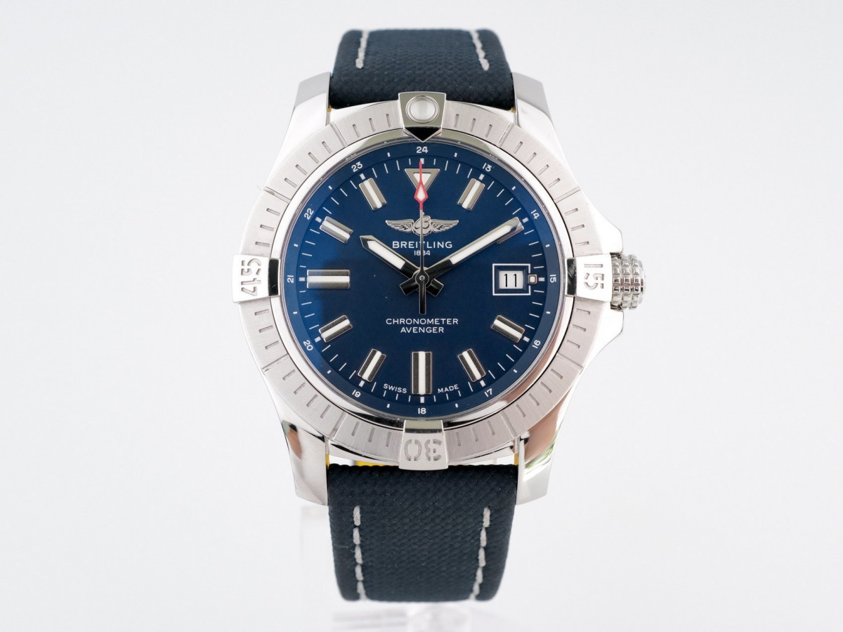 Swiss watch Breitling Avenger Automatic 43 Blue Dial