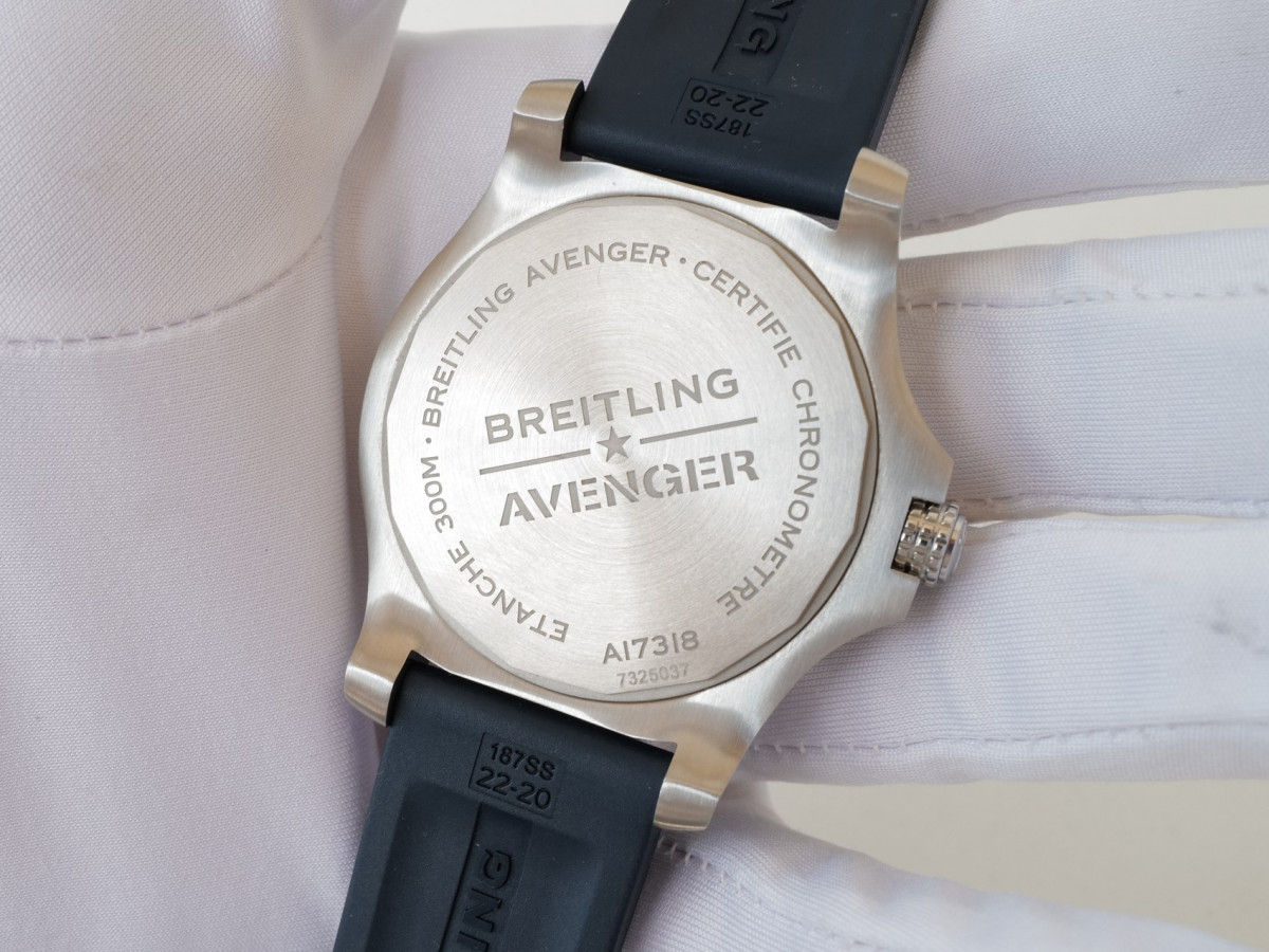 Swiss watch Breitling Avenger Automatic 43 Blue Dial