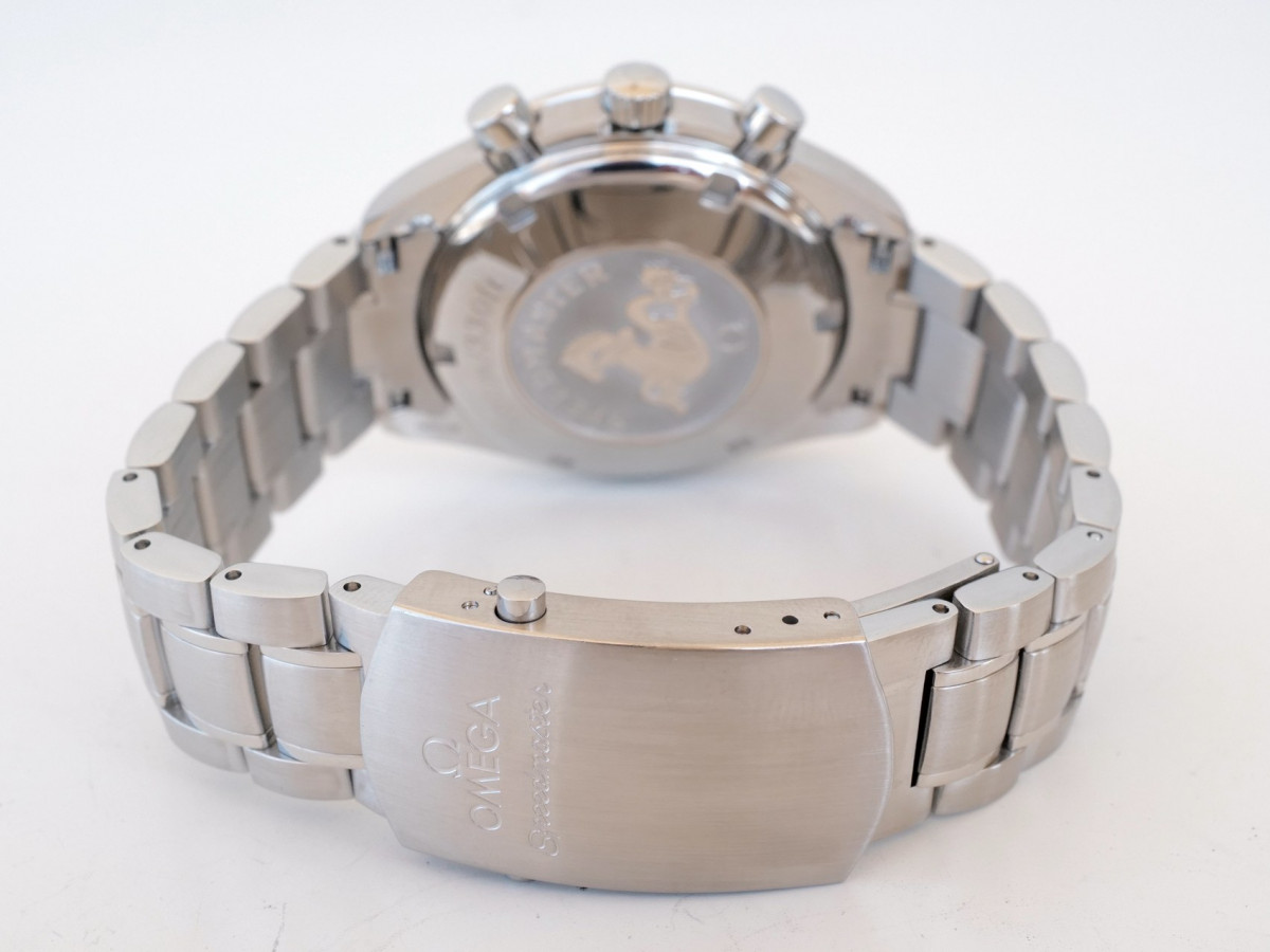 Швейцарские часы Omega Speedmaster Day Date Chronograph Silver Dial