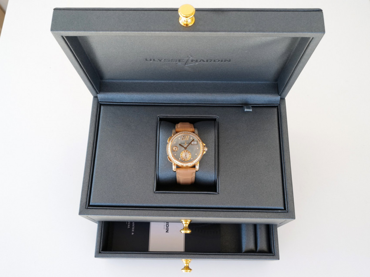 Швейцарские часы Ulysse Nardin Dual Time 37 GMT Big Date Lady 18k Rose Gold Diamonds MOP Dial