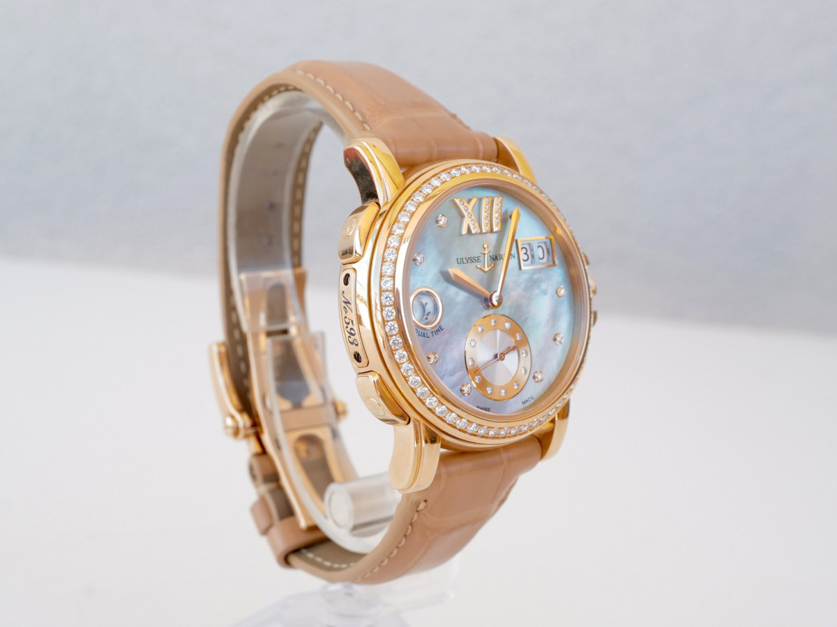 Швейцарские часы Ulysse Nardin Dual Time 37 GMT Big Date Lady 18k Rose Gold Diamonds MOP Dial