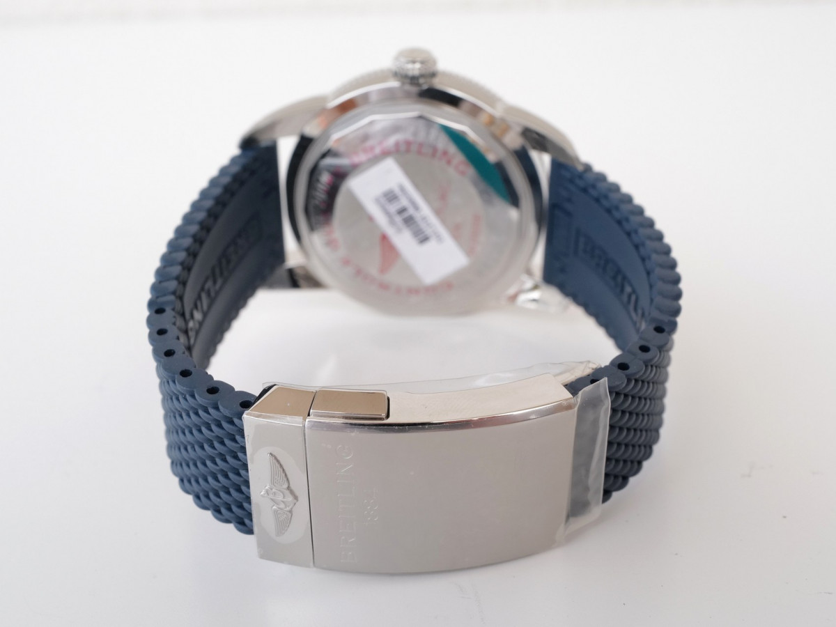 Swiss watch Breitling Superocean Heritage B20 Automatic 46 Blue Dial Blue Rubber Strap