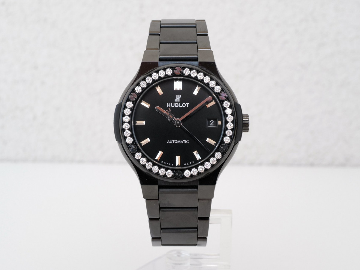 Швейцарские часы Hublot Classic Fusion 38 Automatic Black Magic Ceramic Diamonds