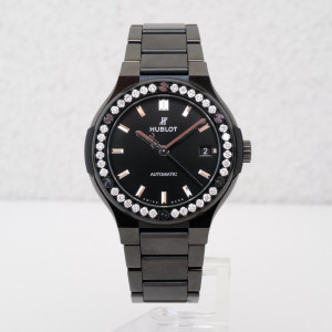 Швейцарские часы Hublot Classic Fusion 38 Automatic Black Magic Ceramic Diamonds