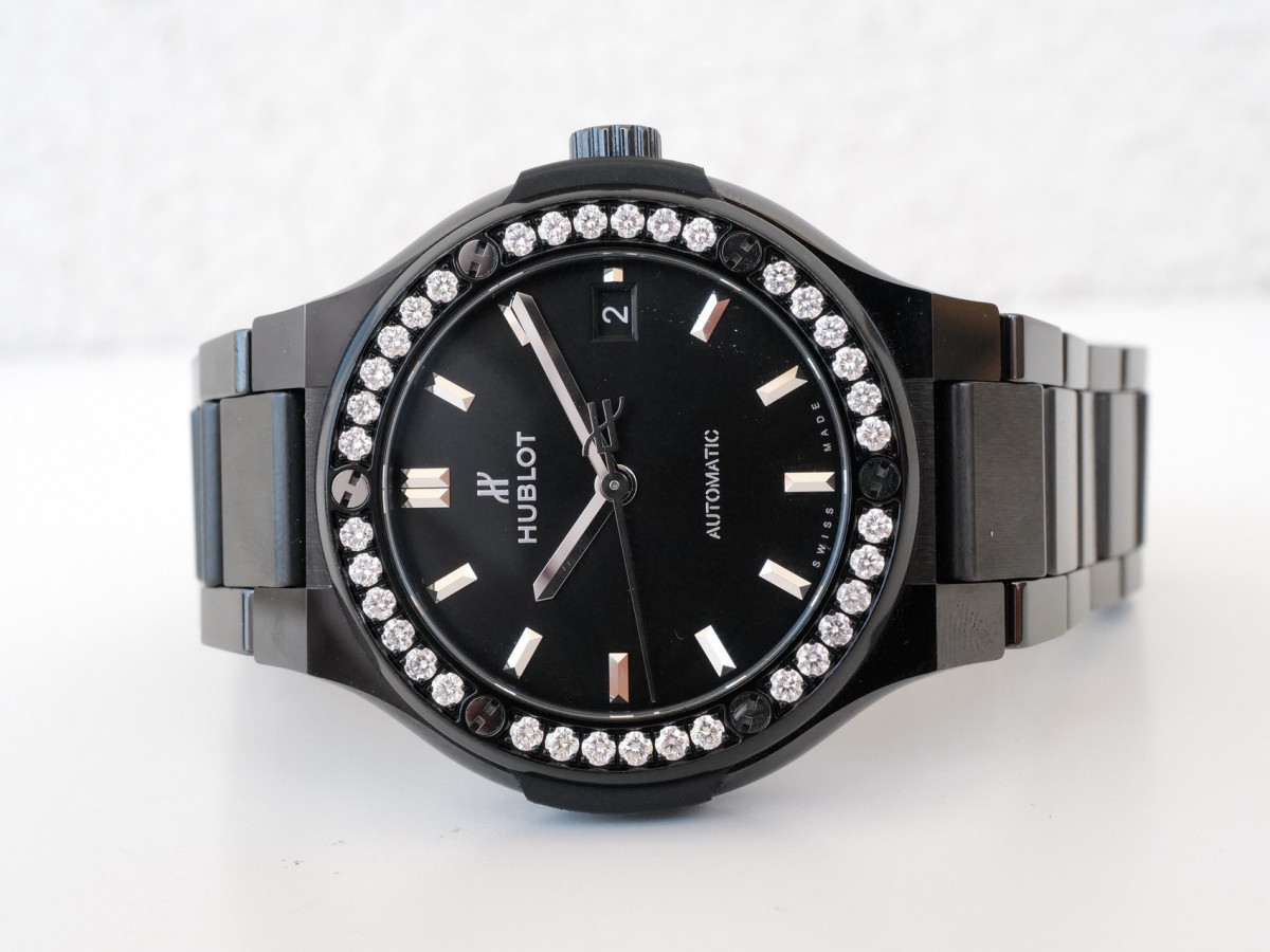 Швейцарские часы Hublot Classic Fusion 38 Automatic Black Magic Ceramic Diamonds