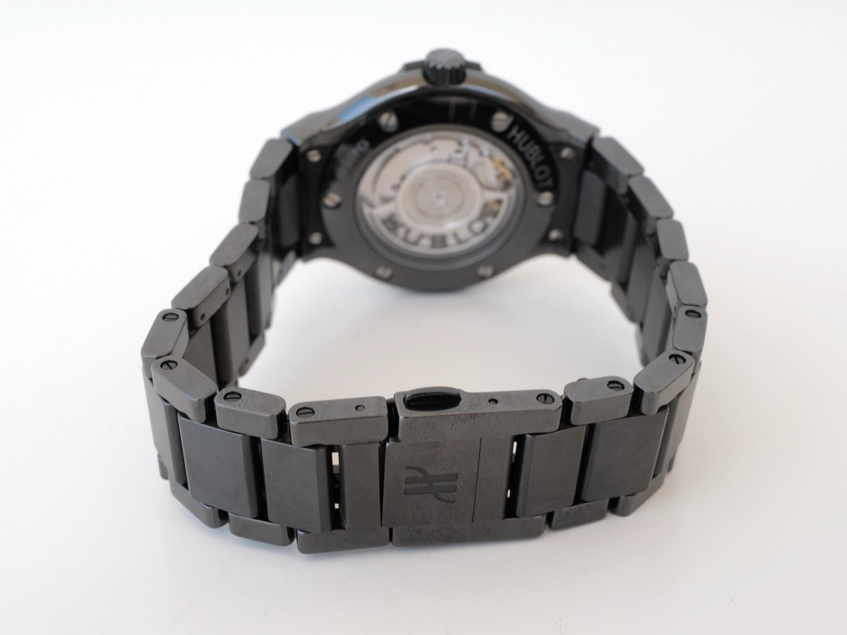 Швейцарские часы Hublot Classic Fusion 38 Automatic Black Magic Ceramic Diamonds