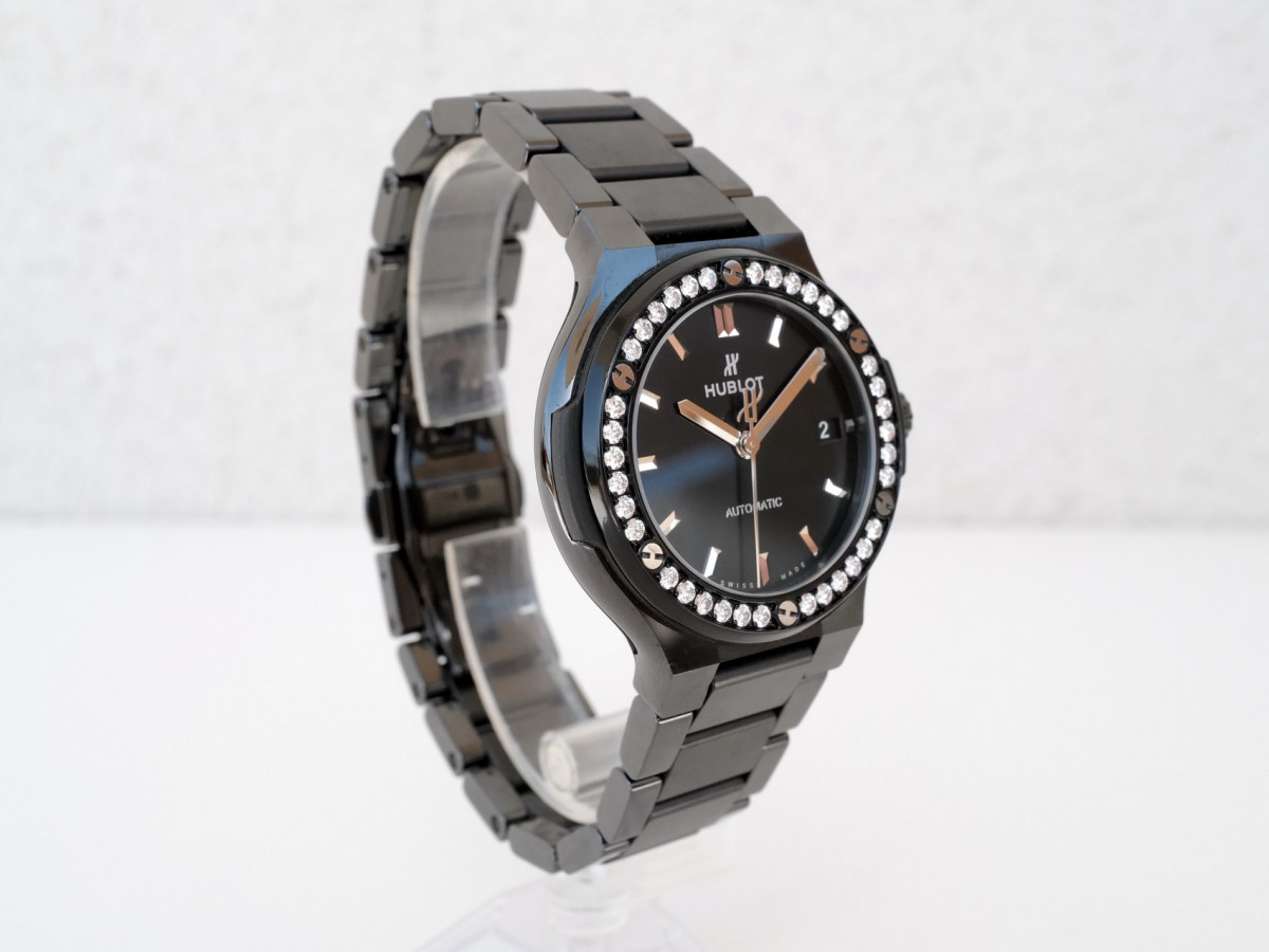 Швейцарские часы Hublot Classic Fusion 38 Automatic Black Magic Ceramic Diamonds