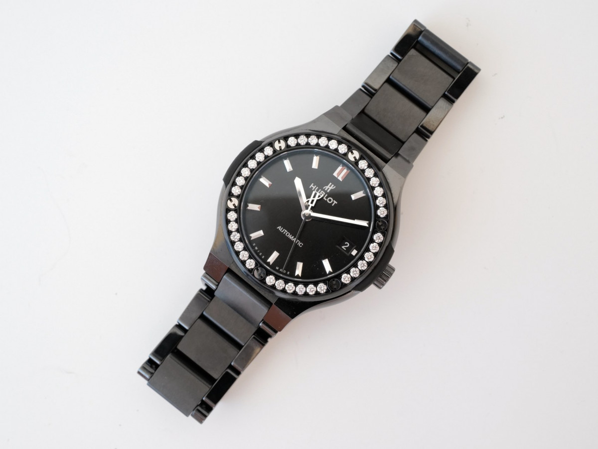 Швейцарские часы Hublot Classic Fusion 38 Automatic Black Magic Ceramic Diamonds