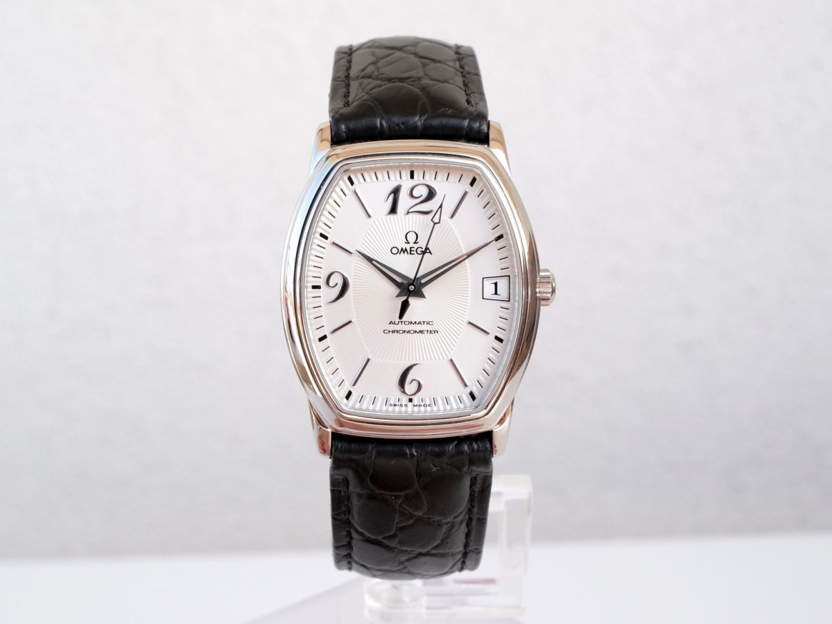 Швейцарские часы Omega De Ville Prestige Tonneau Automatic Silver Dial