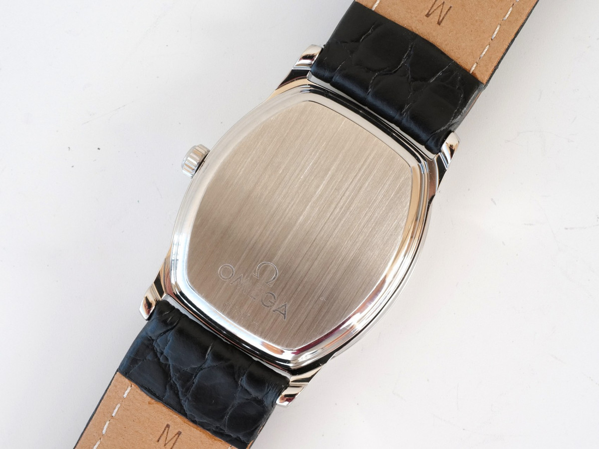 Швейцарские часы Omega De Ville Prestige Tonneau Automatic Silver Dial