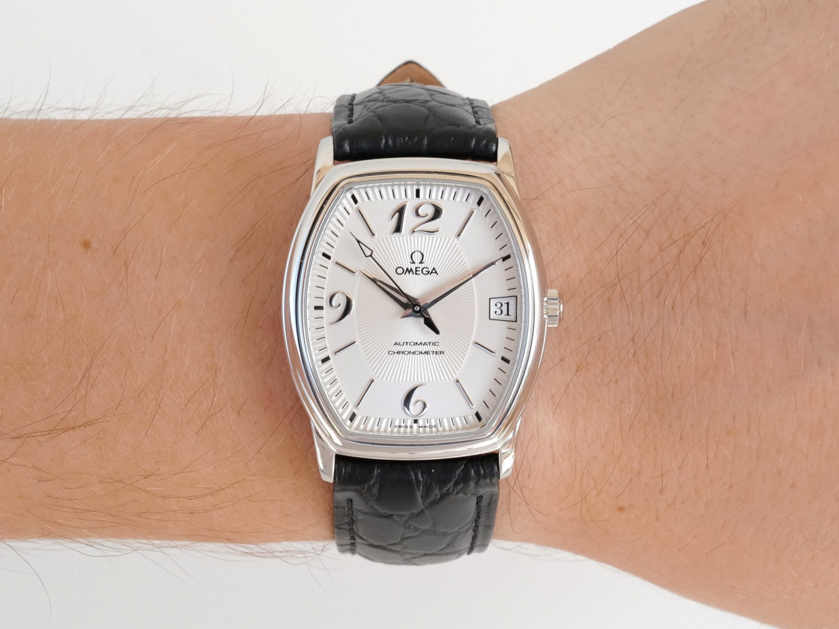 Швейцарские часы Omega De Ville Prestige Tonneau Automatic Silver Dial