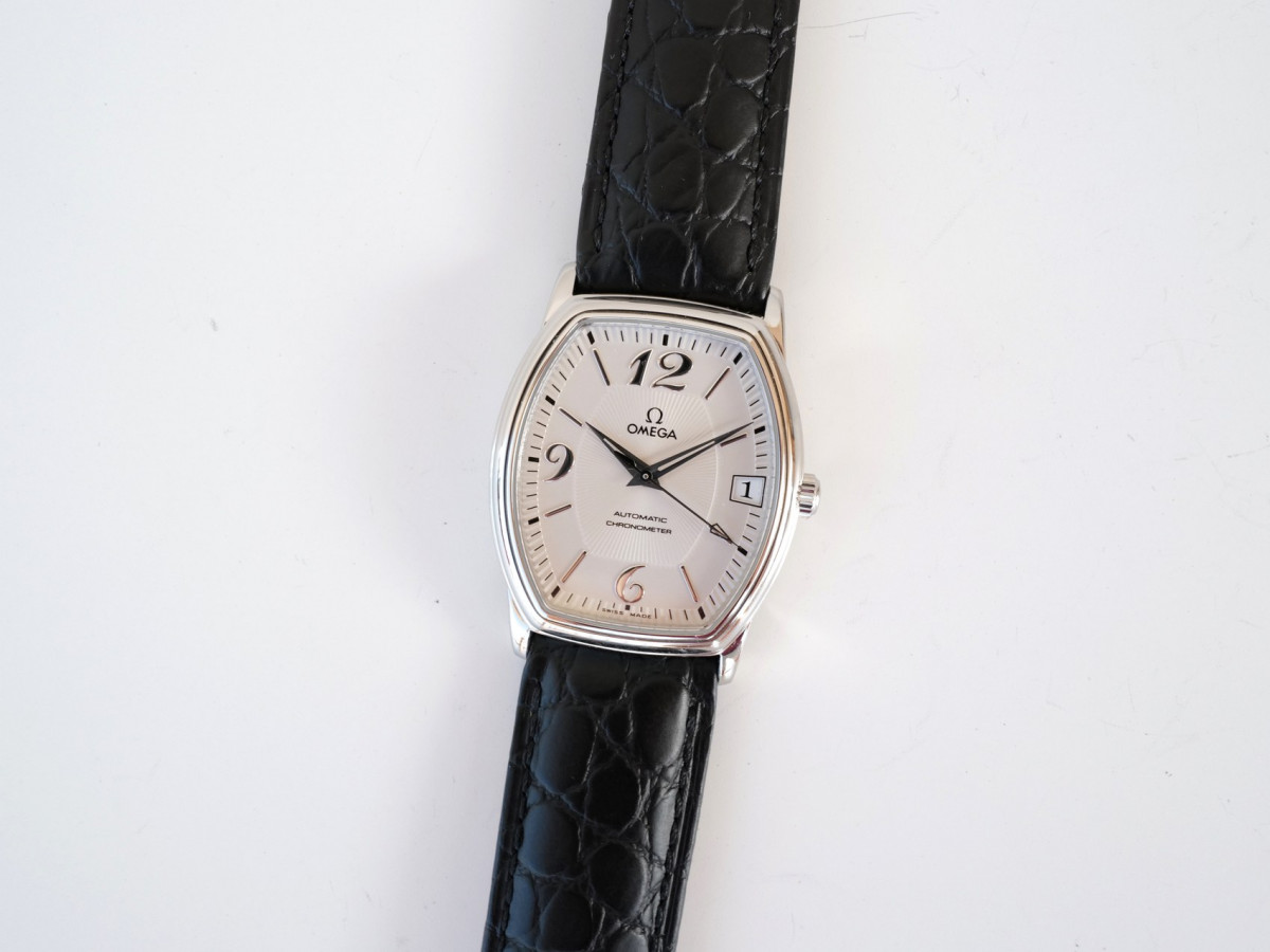 Швейцарские часы Omega De Ville Prestige Tonneau Automatic Silver Dial