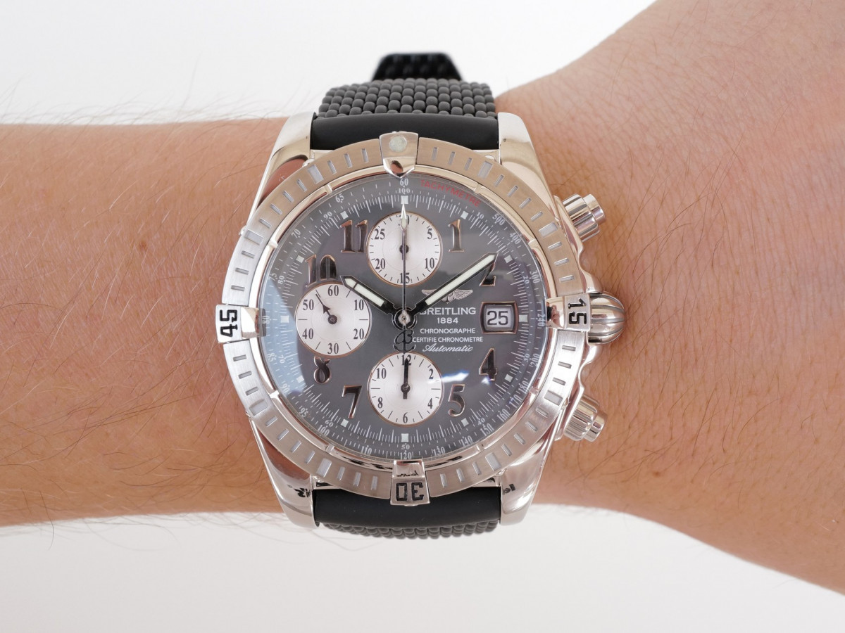 Швейцарские часы Breitling Chronomat Evolution Chronograph 44 Grey Panda Dial