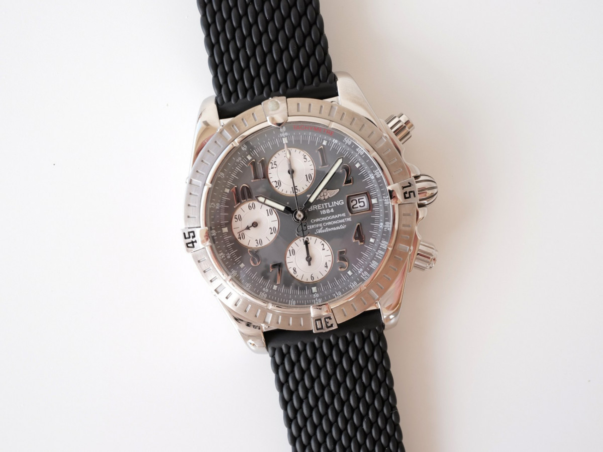 Швейцарские часы Breitling Chronomat Evolution Chronograph 44 Grey Panda Dial