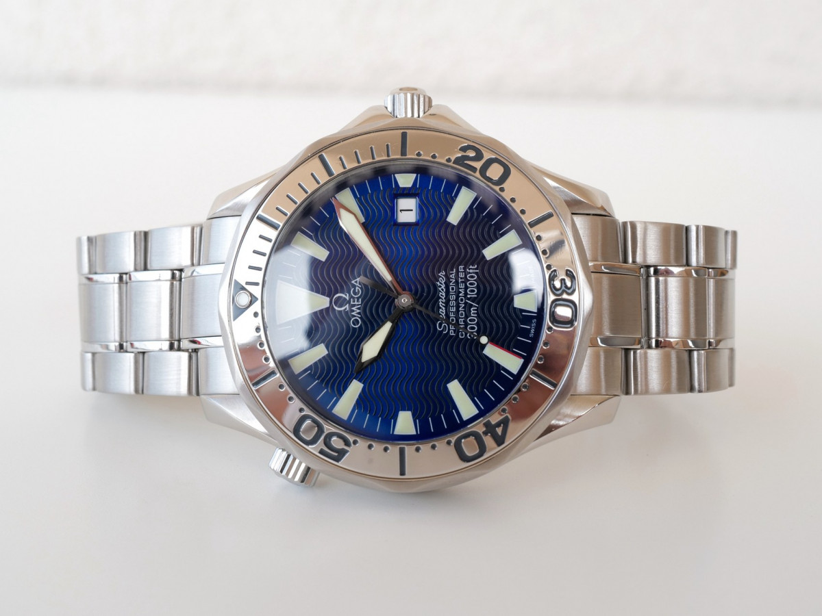Swiss watch Omega Seamaster Diver 41 300M Automatic Electric Blue Dial