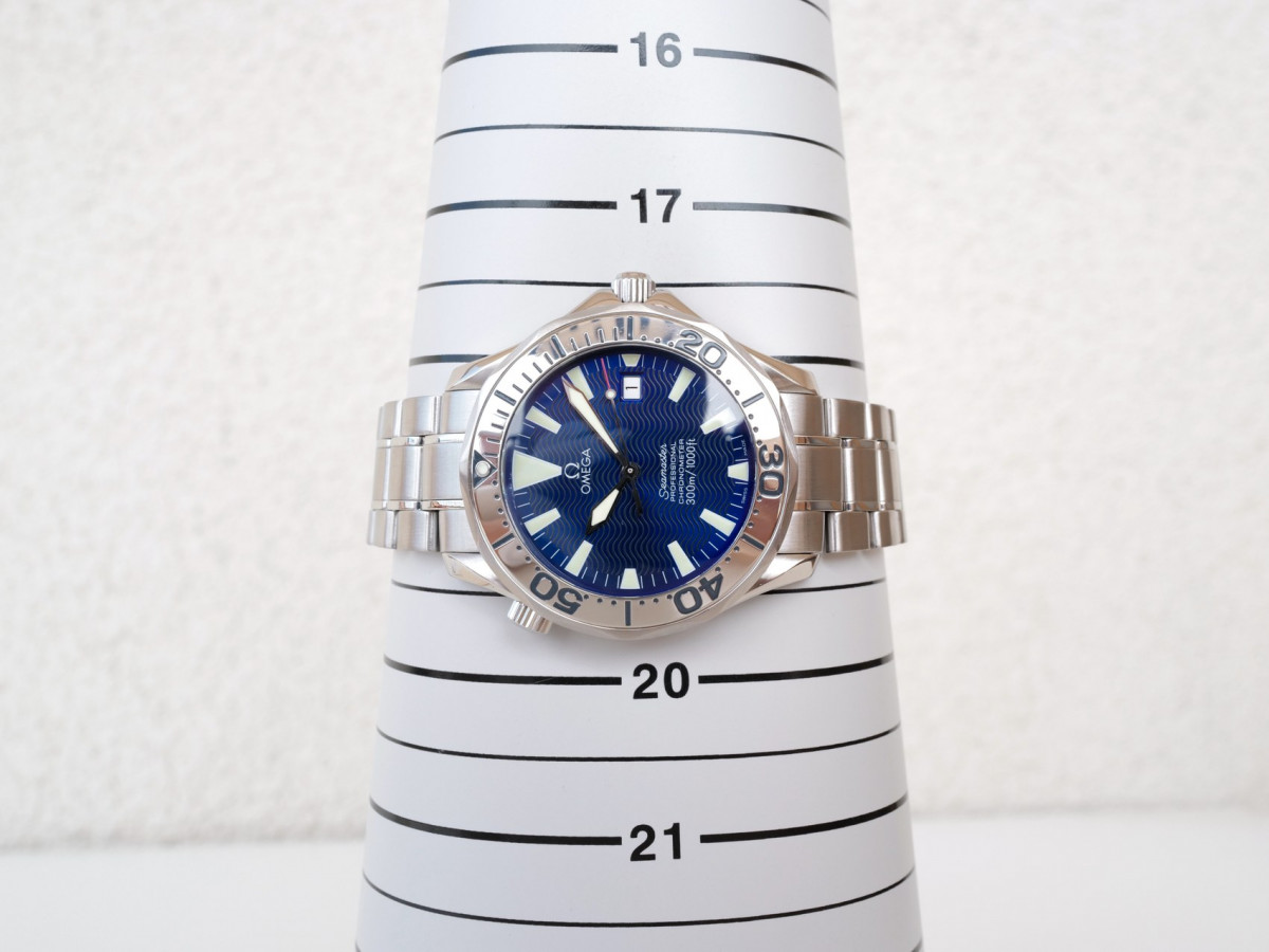 Swiss watch Omega Seamaster Diver 41 300M Automatic Electric Blue Dial