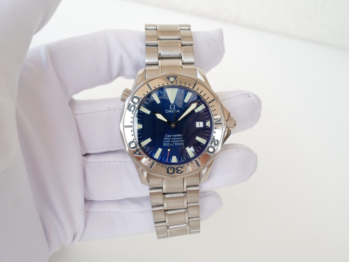 Swiss watch Omega Seamaster Diver 41 300M Automatic Electric Blue Dial