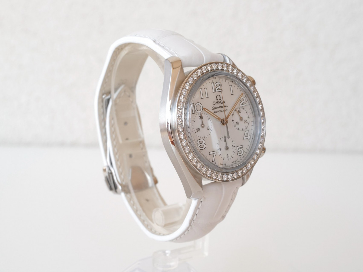 Швейцарские часы Omega Speedmaster Ladies Chronograph MOP Diamond