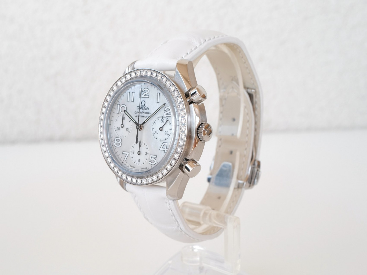 Швейцарские часы Omega Speedmaster Ladies Chronograph MOP Diamond