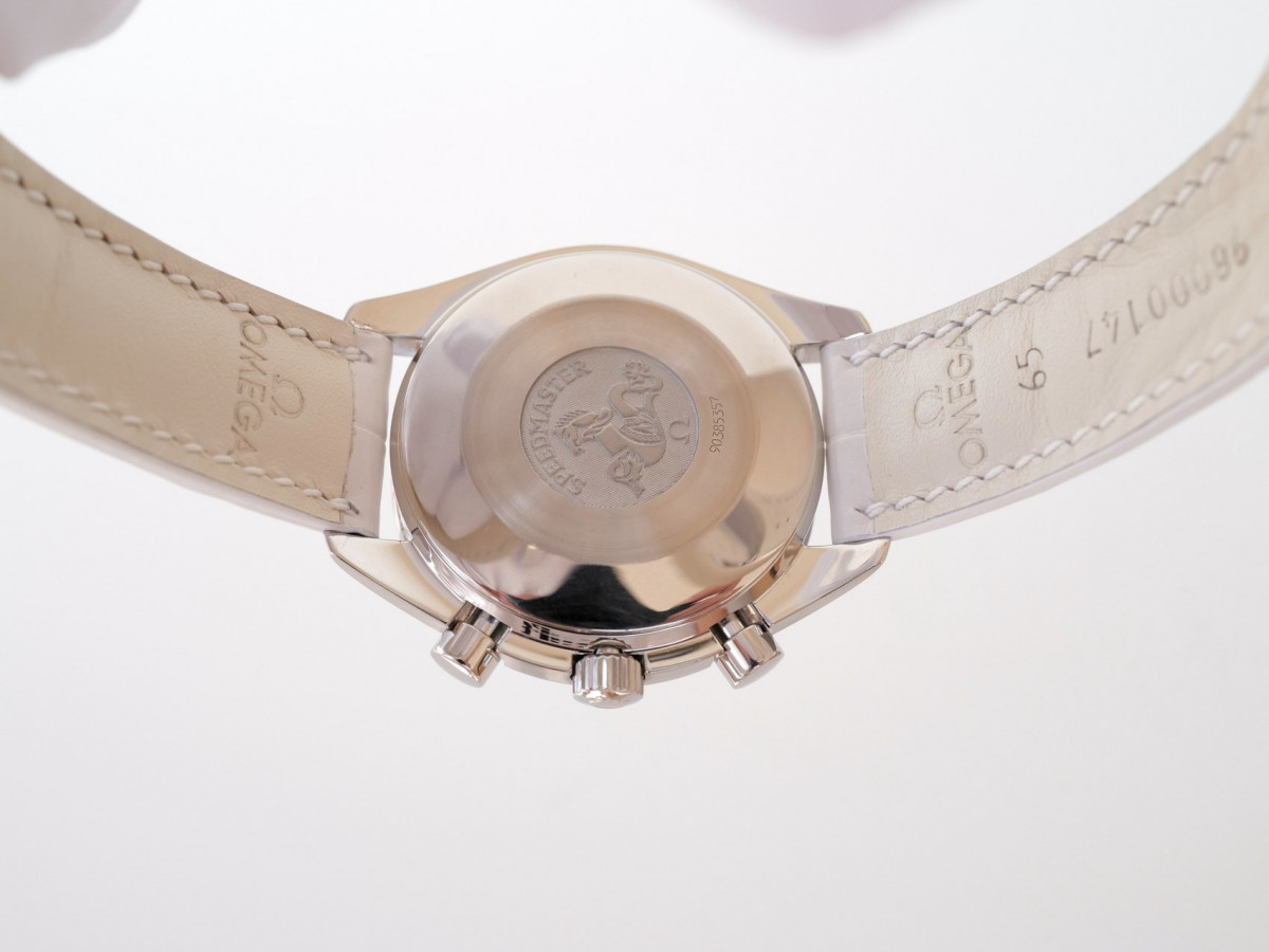 Швейцарские часы Omega Speedmaster Ladies Chronograph MOP Diamond
