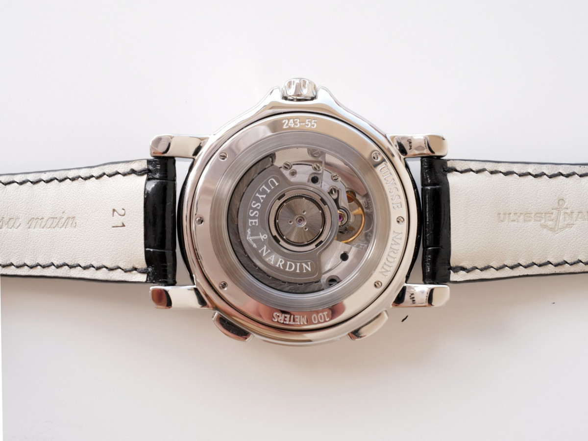 Швейцарские часы Ulysse Nardin GMT Big Date Silver Dial