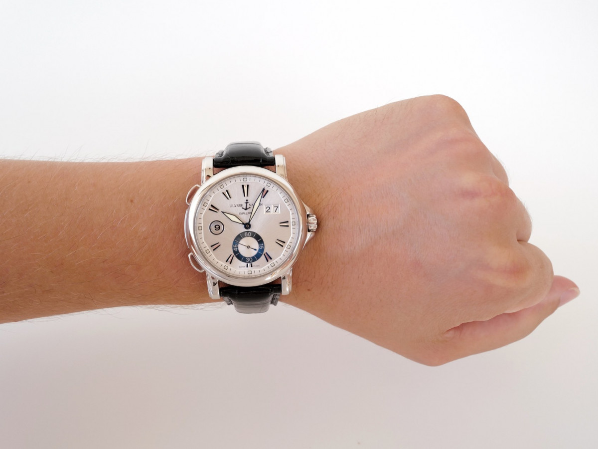 Швейцарские часы Ulysse Nardin GMT Big Date Silver Dial