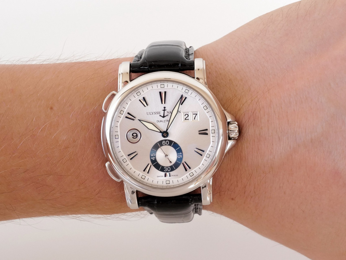 Швейцарские часы Ulysse Nardin GMT Big Date Silver Dial