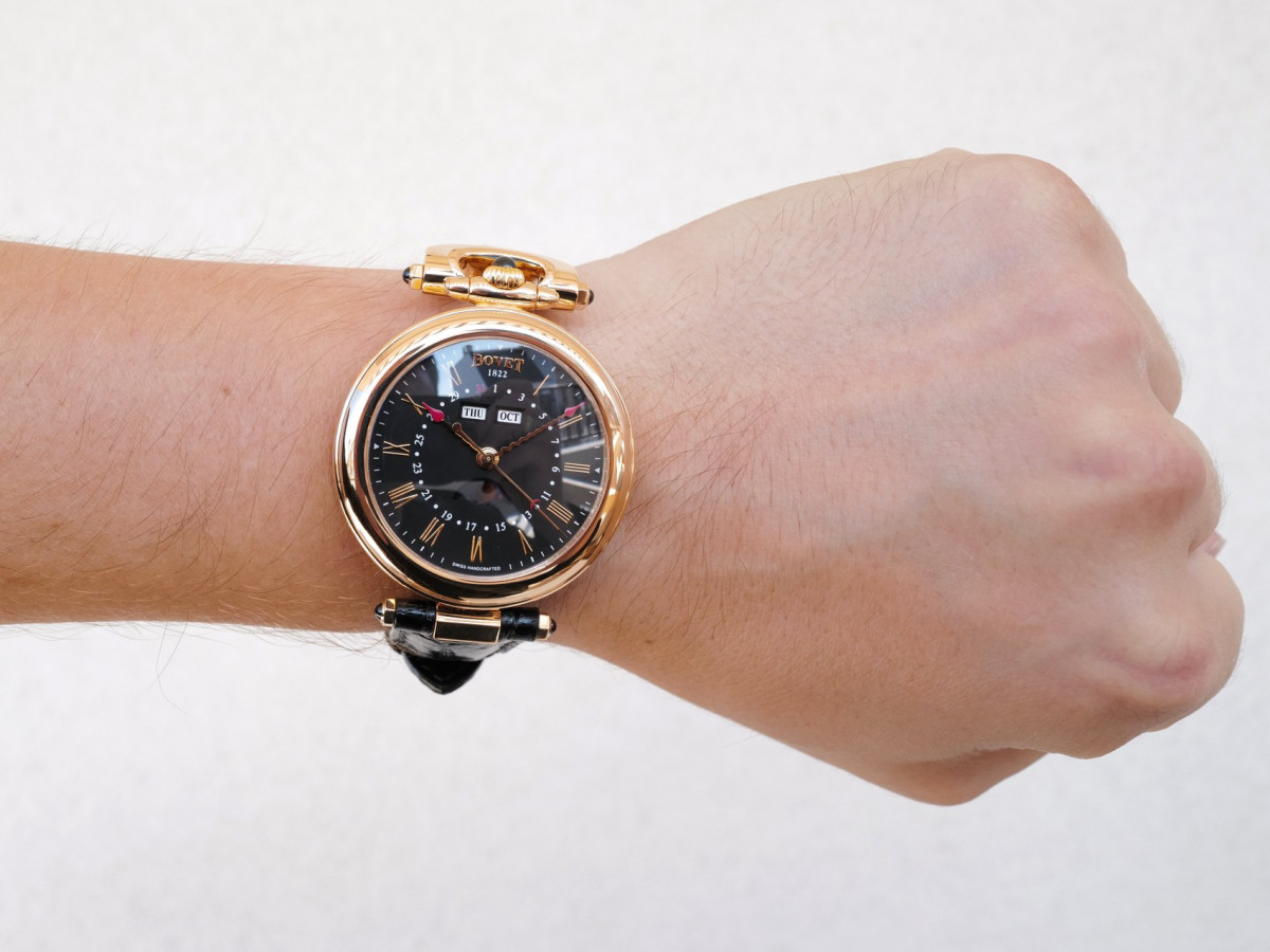 Швейцарський годинник Bovet Fleurier Amadeo Complications 42 Triple Date 18k Rose Gold