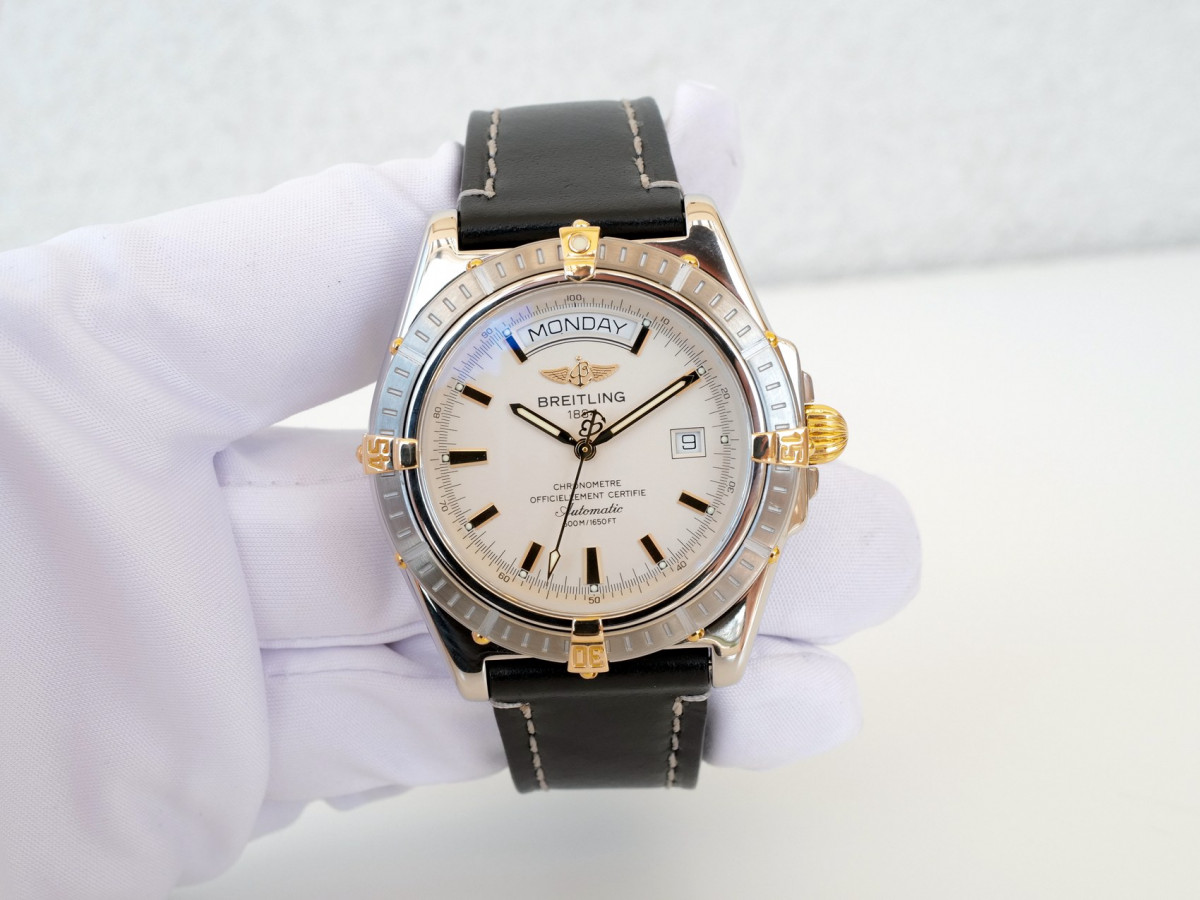 Швейцарський годинник Breitling Headwind Day-Date 44 Steel 18k Yellow Gold