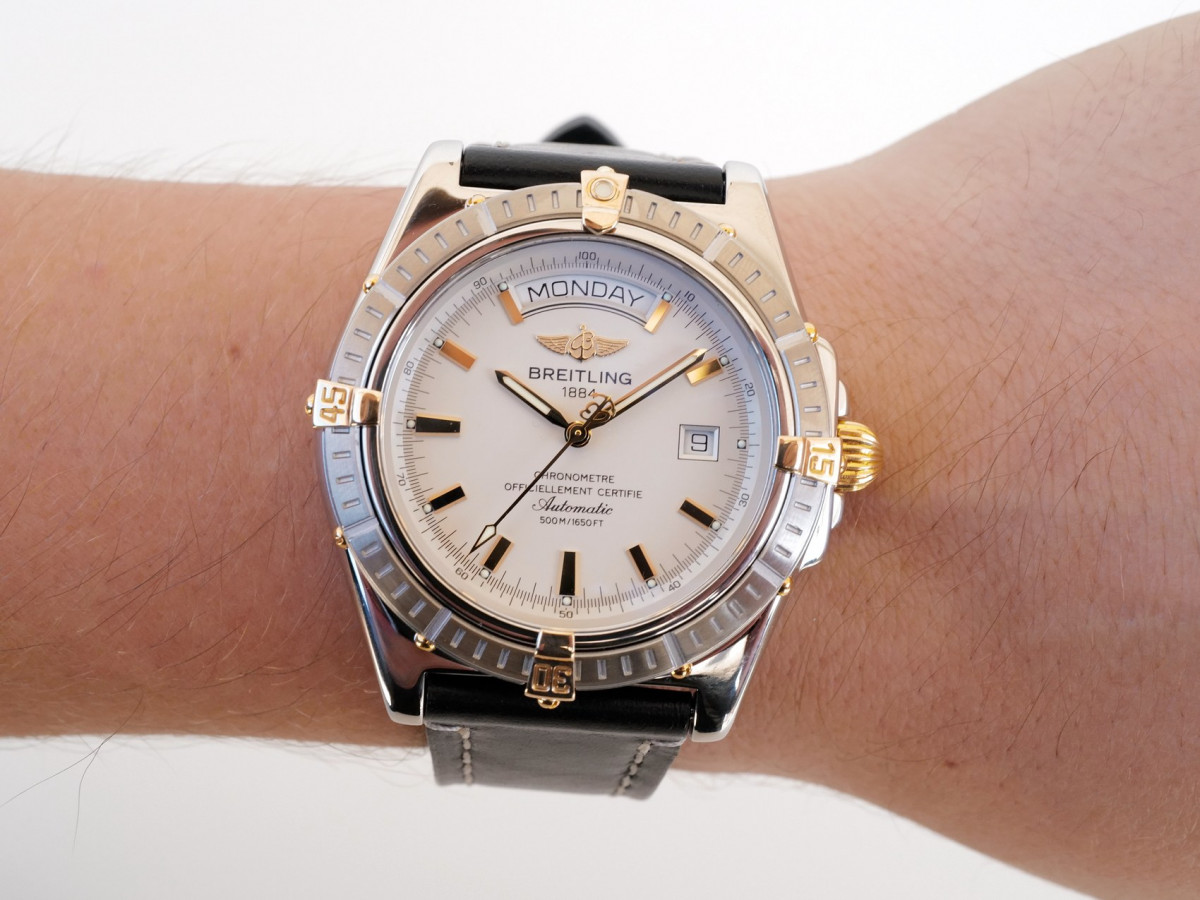 Швейцарський годинник Breitling Headwind Day-Date 44 Steel 18k Yellow Gold