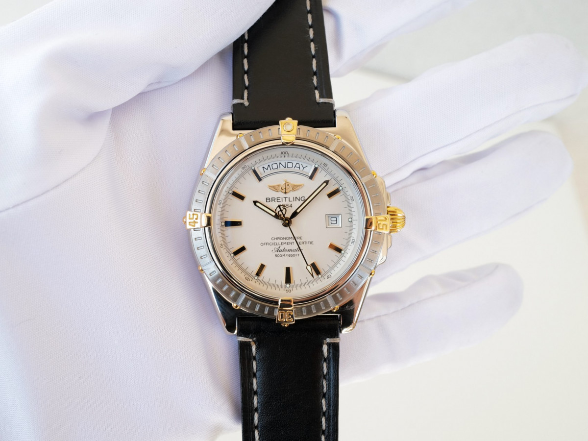 Швейцарський годинник Breitling Headwind Day-Date 44 Steel 18k Yellow Gold