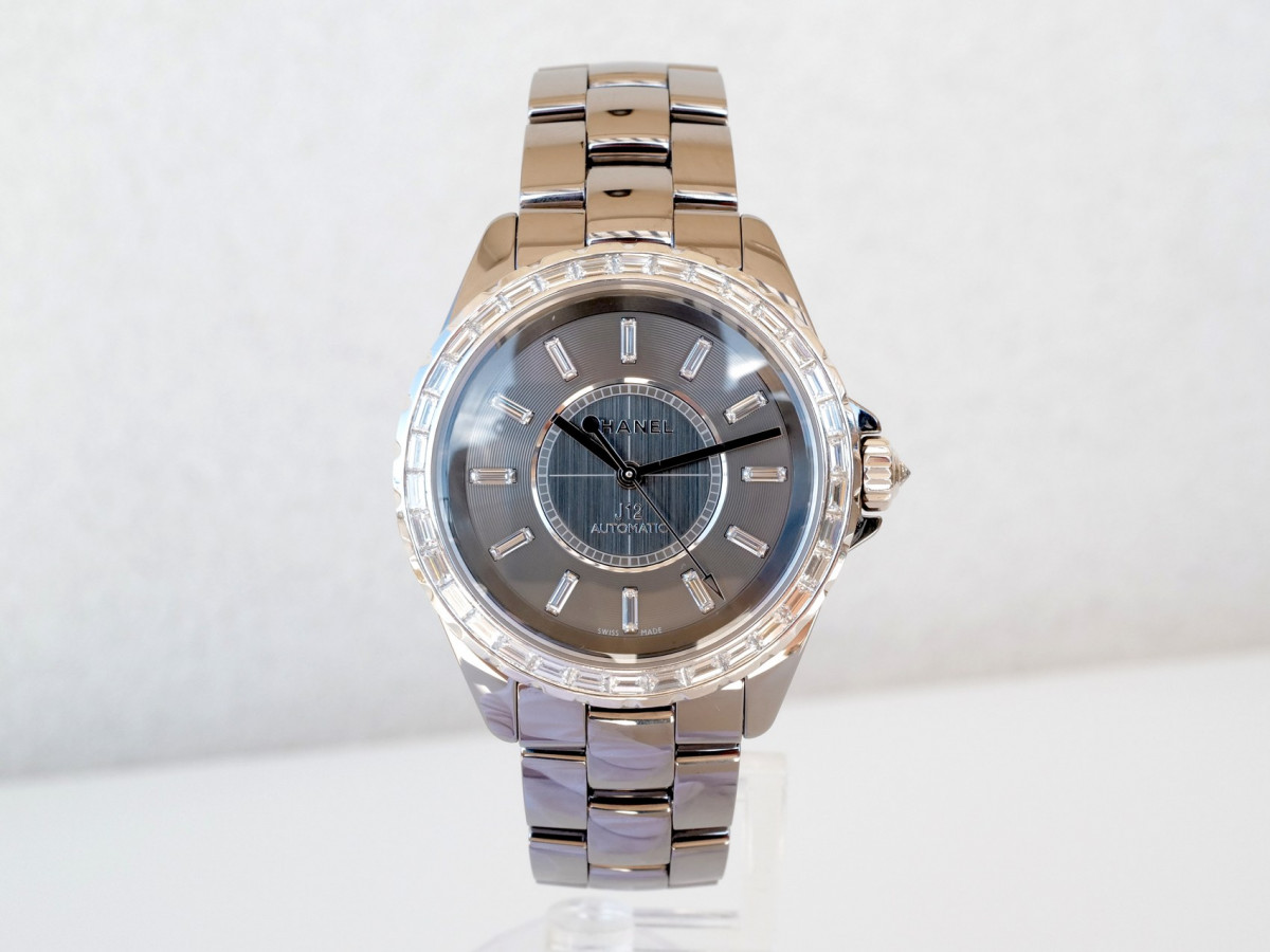 Швейцарские часы Chanel J12 Editions Exclusives Chromatic Titanium Ceramic Baguette Diamond Bezel Dial Automatic