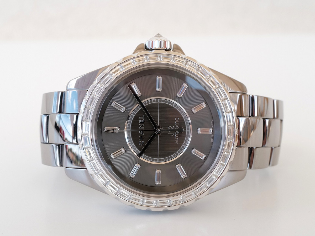 Швейцарские часы Chanel J12 Editions Exclusives Chromatic Titanium Ceramic Baguette Diamond Bezel Dial Automatic