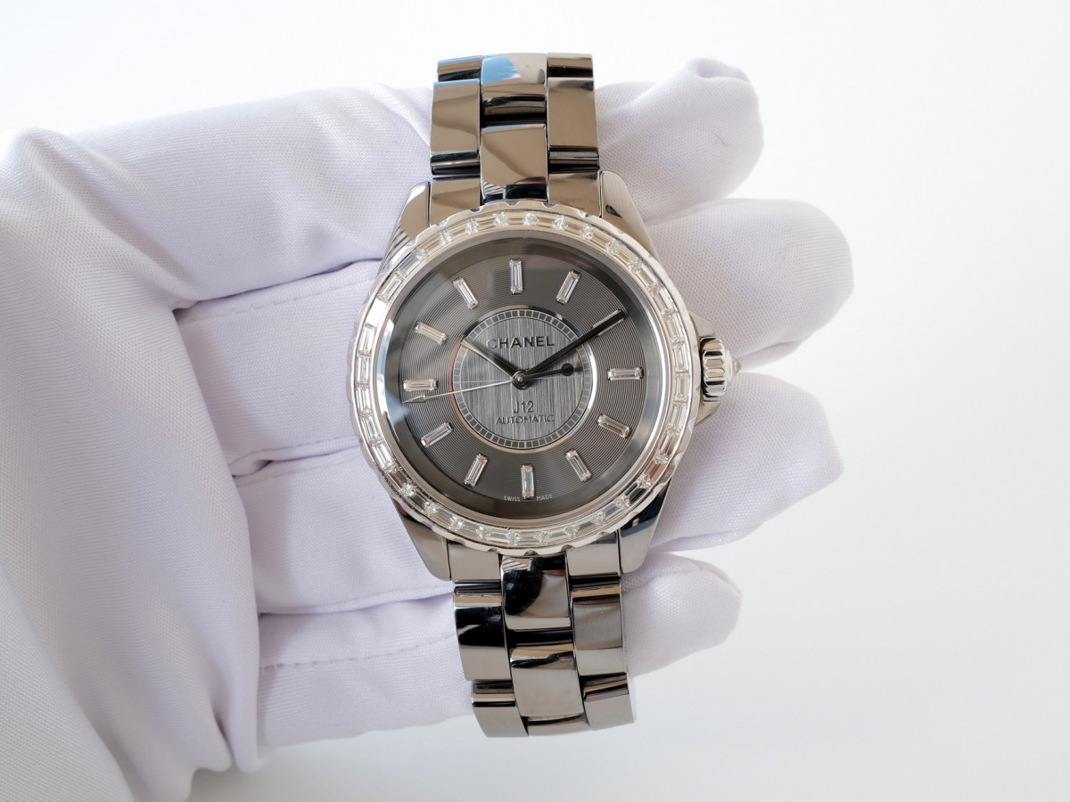 Швейцарские часы Chanel J12 Editions Exclusives Chromatic Titanium Ceramic Baguette Diamond Bezel Dial Automatic