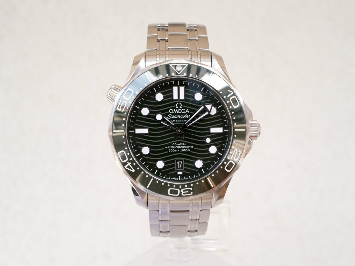 Swiss watch Omega Seamaster Diver 300M Automatic 42 Green Dial