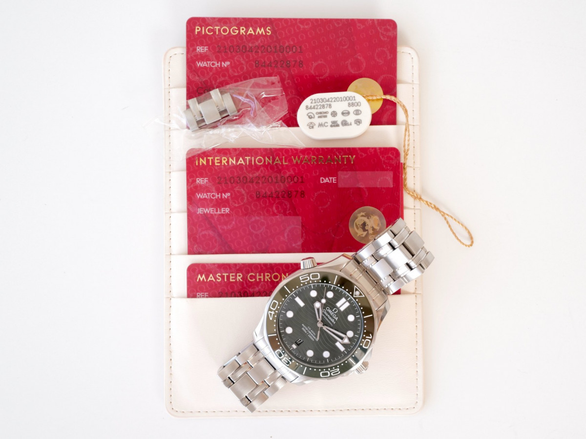 Swiss watch Omega Seamaster Diver 300M Automatic 42 Green Dial