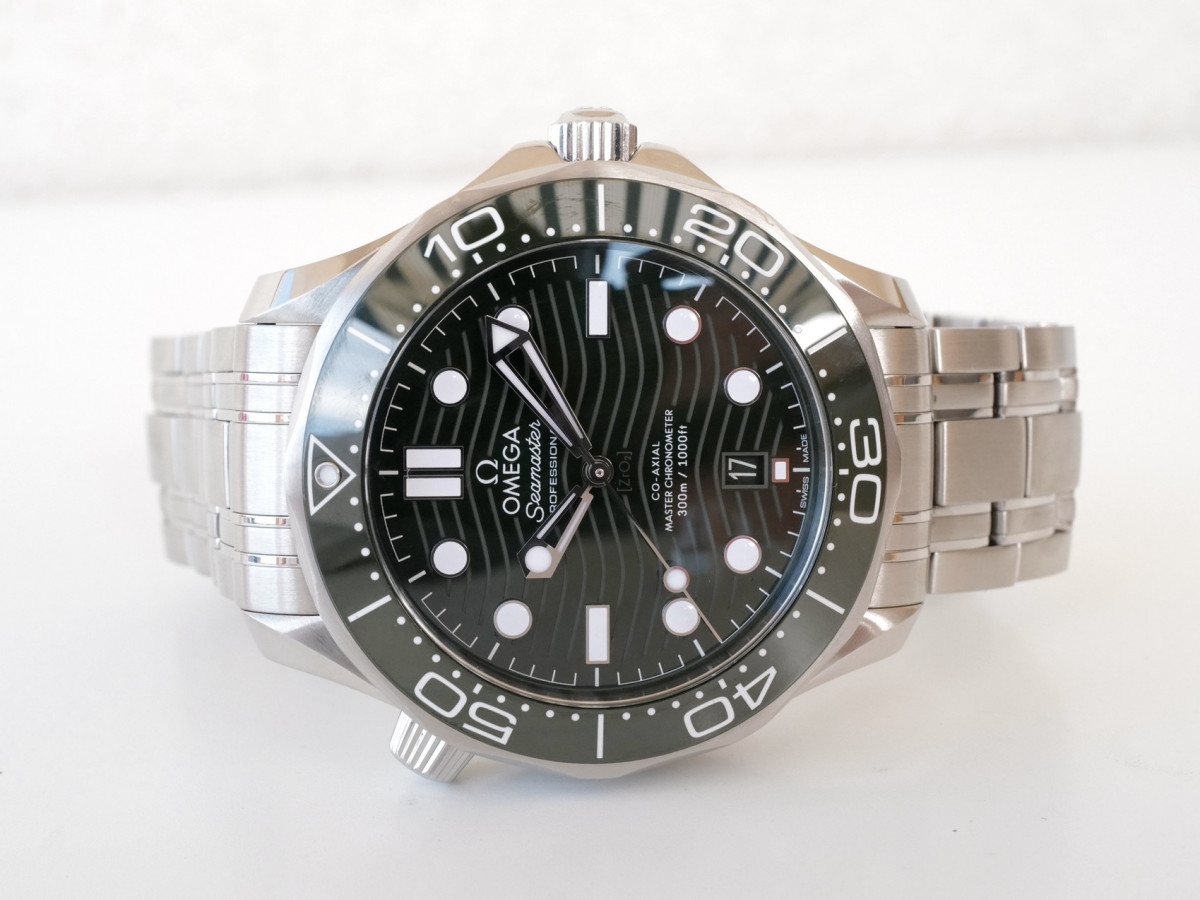 Swiss watch Omega Seamaster Diver 300M Automatic 42 Green Dial