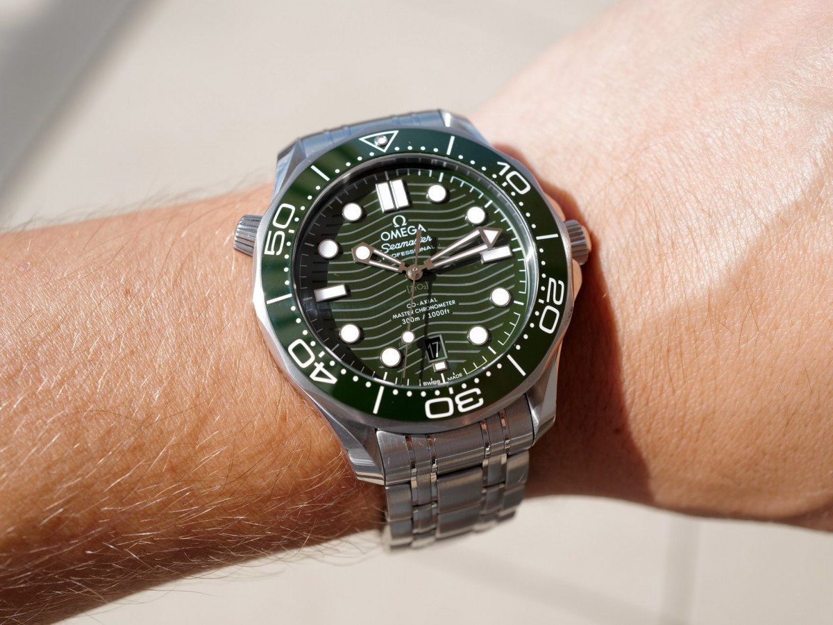 Swiss watch Omega Seamaster Diver 300M Automatic 42 Green Dial